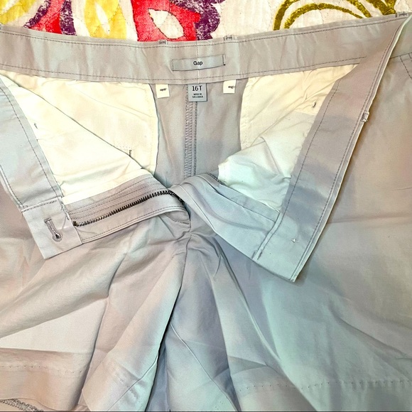 GAP Grayish Khaki Women’s Shorts Size 16 Tall - Picture 6 of 8